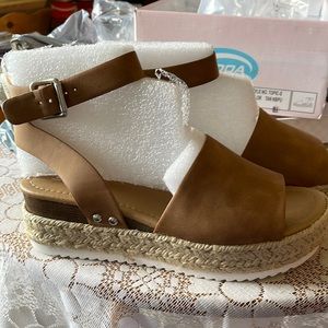 Womens Sandals Slip On Flatform With Inmitation Cork Bottom Double Strap - 8 1/2